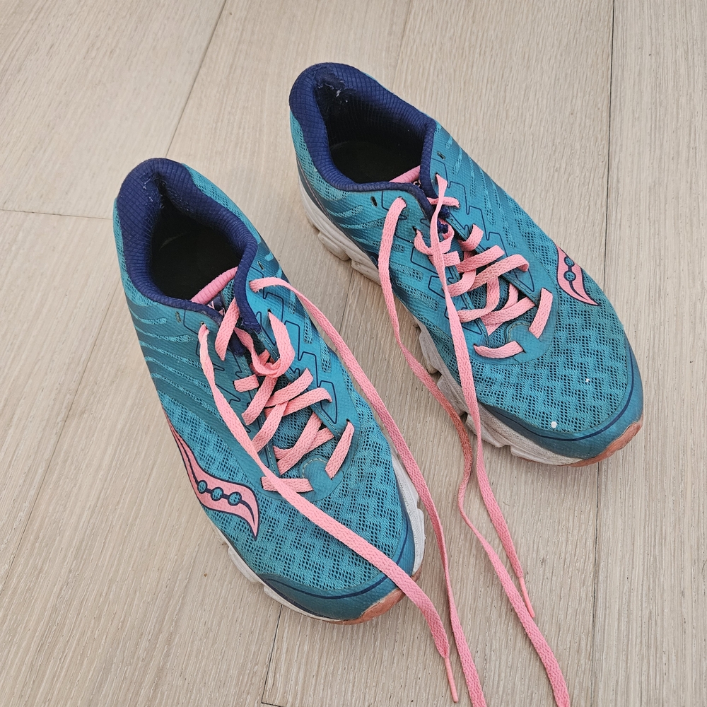 Women's Teal and Pink Saucony Running Shoes